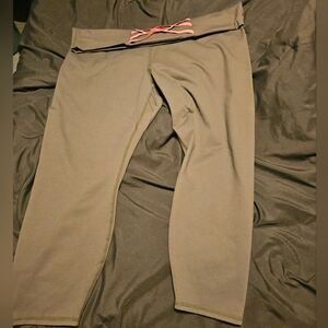 Green Fabletics Lrggings